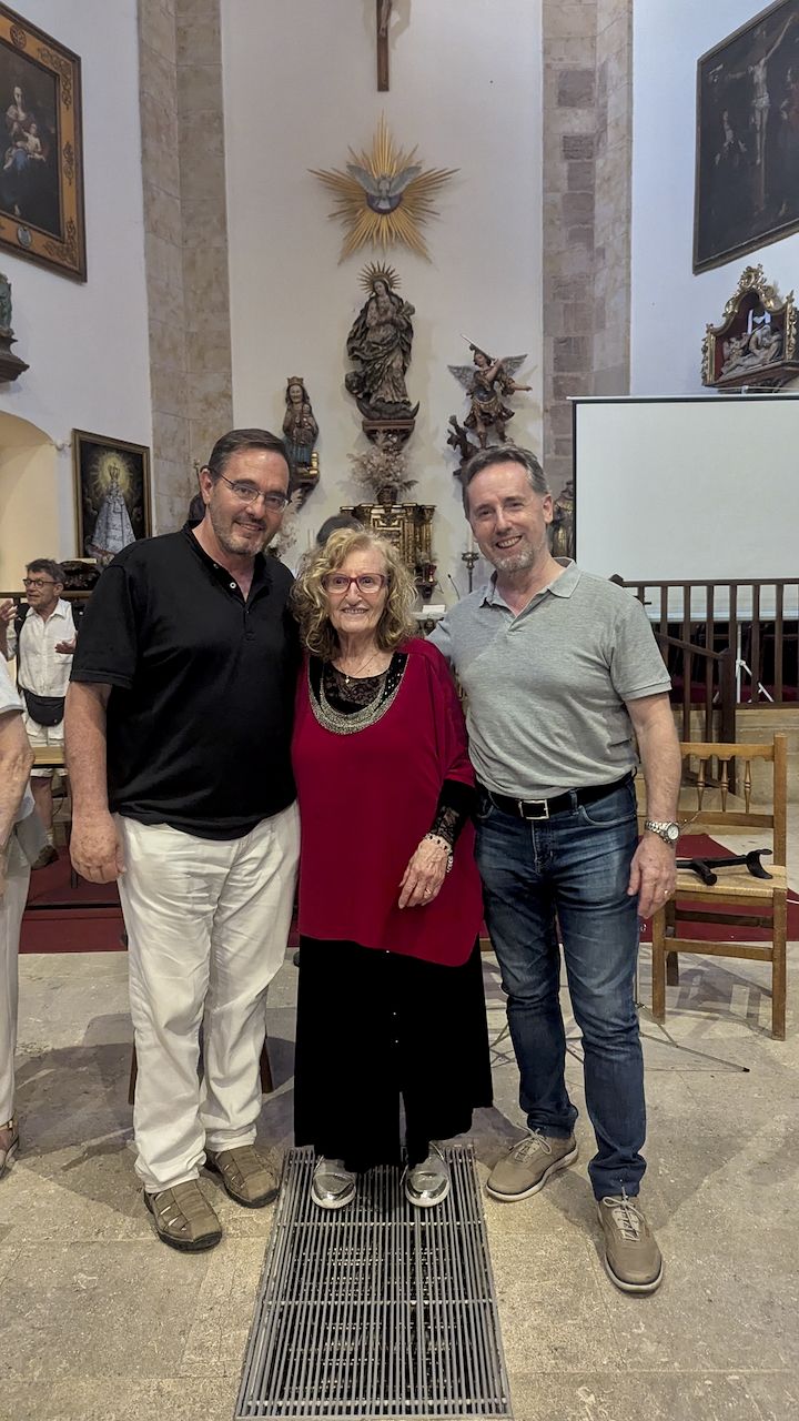 ESTHER NOVALGOS: Emoción, arte y raíces en Cuzcurrita del Río Tirón 5 Mir, Esther y Teo