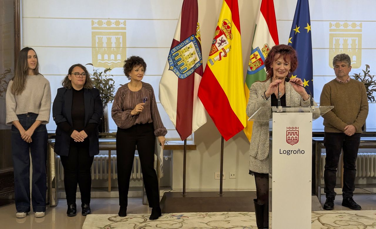 La Asociación Riojana de Escritores se adhiere al Protocolo de Duelo de Logroño: "De la mano contra la violencia de género" 1 Firma protocolo